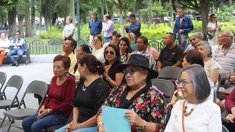 Amigos, familiares, colegas y público en general acompañaron a Lucy en este día.